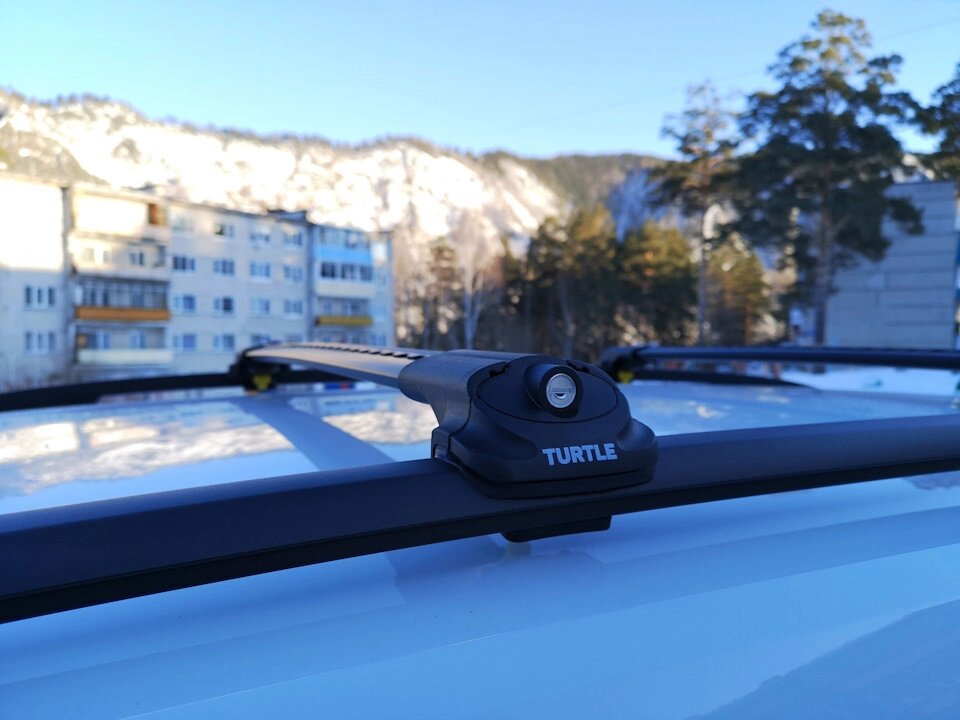 Багажник Turtle Air 1 черный на рейлинги Hyundai Creta, внедорожник, 2016-… от компании ООО «ПЛАРК ТРЭЙД» - фото 1