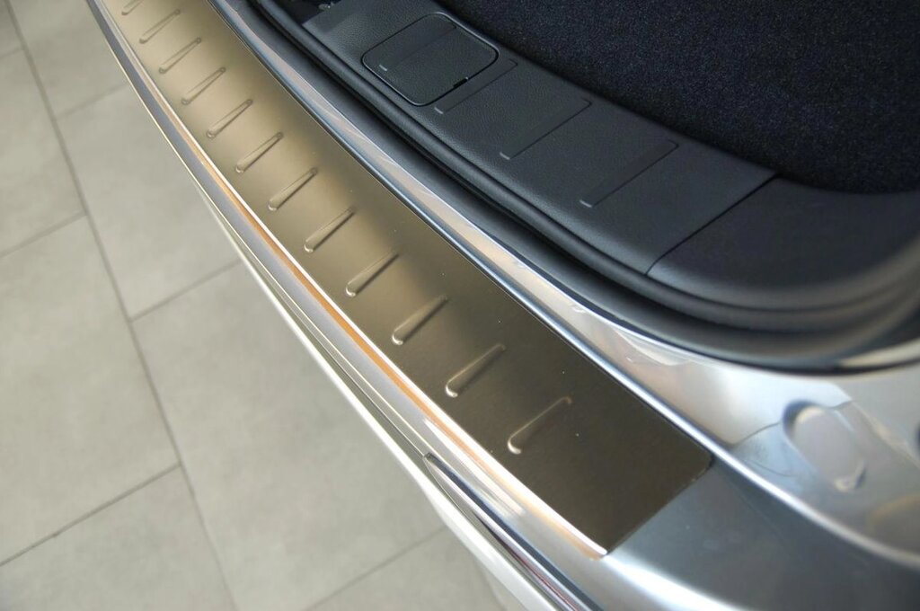 Накладка на задний бампер Volkswagen Passat B7 нержавеющая сталь,"Ладья" от компании ООО «ПЛАРК ТРЭЙД» - фото 1