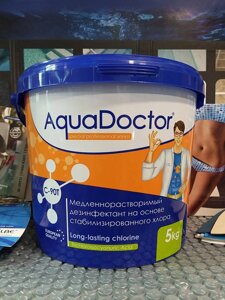 Химия для дезинфекции воды в бассейне на основе хлора медленно растворимая в таблетках по 200 гр. AquaDoctor C-90T 5 кг.