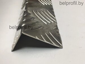 Уголок алюминиевый РИФЛЕНЫЙ 50х30 (2,0 м ) разнополочный