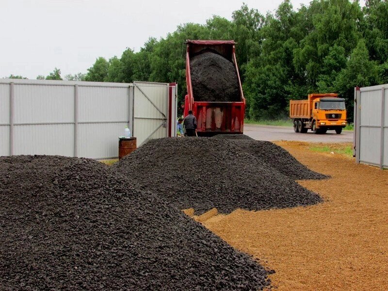 Чернозем россыпью с надписью. Срезка асфальта. Асфальтовый песок. Асфальтовая крошка щма. 5-20.