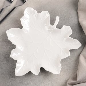 Блюдо сервировочное "Кленовый лист", 2223 см, цвет белый