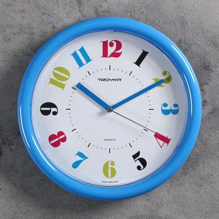 Часы настенные круглые "Цветные цифры", d=24,5 см, рама голубая от компании Интернет-гипермаркет «MOLL» - фото 1