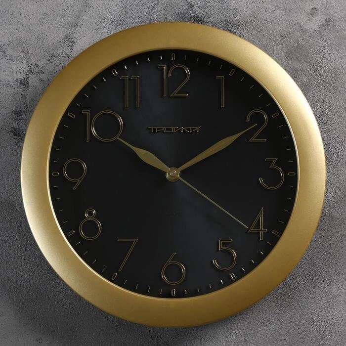 Часы настенные круглые "Золотая классика", накладные цифры, чёрный циферблат от компании Интернет-гипермаркет «MOLL» - фото 1