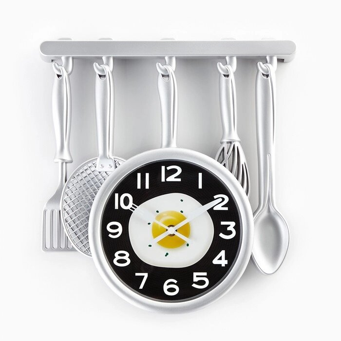 Часы настенные, серия: Кухня, "Кухонная утварь" на циферблате яичница, серебро, 32х34 см от компании Интернет-гипермаркет «MOLL» - фото 1