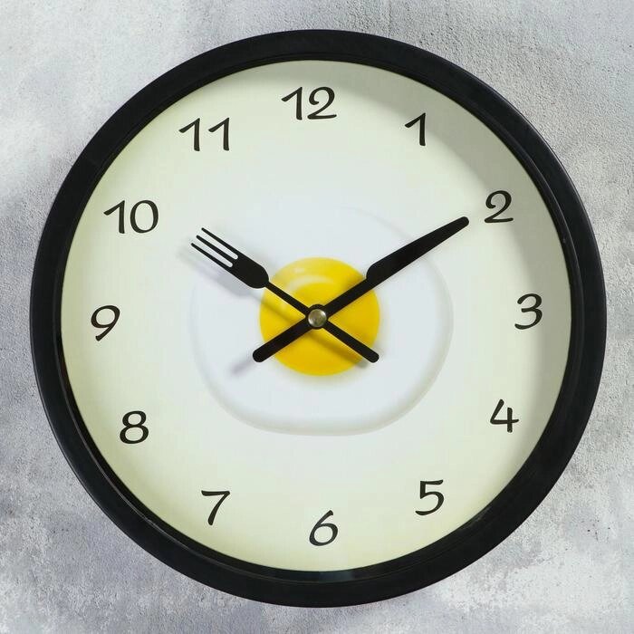 Часы настенные, серия: Кухня, "Яичница" d=23 см, черные,  плавный ход от компании Интернет-гипермаркет «MOLL» - фото 1
