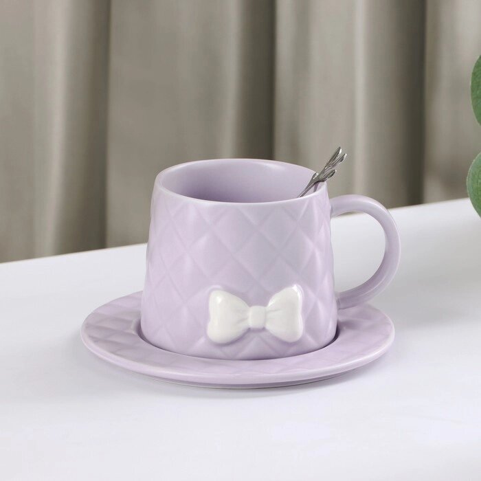 Чайная пара керамическая с ложкой "Бантик", 2 предмета: кружка 350 мл, блюдце d=15 см, цвет сиреневый от компании Интернет-гипермаркет «MOLL» - фото 1