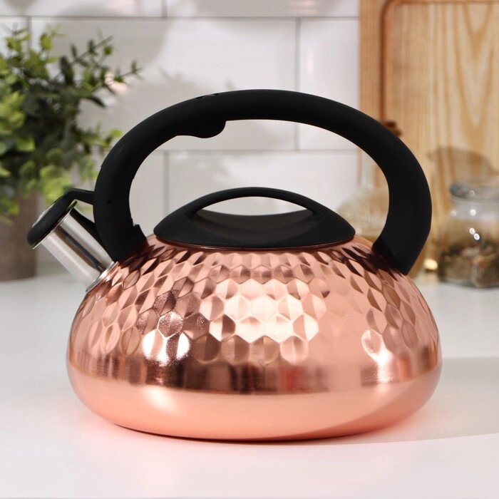 Чайник со свистком Magistro Glow, 3 л, индукция, ручка soft-touch, цвет бронза от компании Интернет-гипермаркет «MOLL» - фото 1