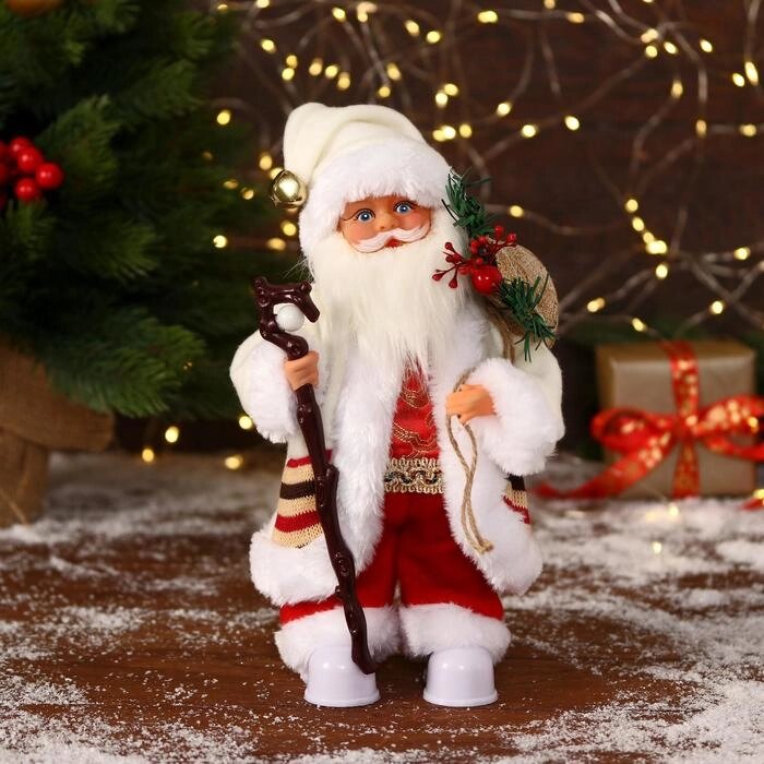 Дед Мороз "В белом костюмчике с орнаментом, с посохом" двигается, 11х30 см от компании Интернет-гипермаркет «MOLL» - фото 1