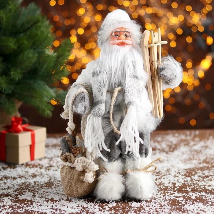 Дед Мороз "В белой шубке с лыжами" 18х30 см от компании Интернет-гипермаркет «MOLL» - фото 1