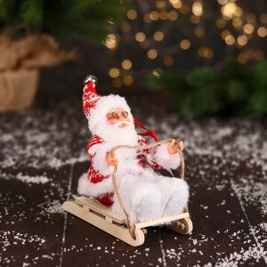 Дед Мороз "В костюмчике с узорами и меховых ботиночках, на санях" 13 см, красно-белый