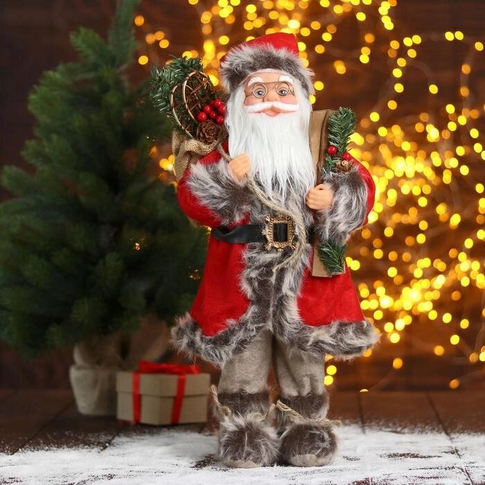Дед Мороз "В красной шубке с лыжами и подарками" 23х45 см от компании Интернет-гипермаркет «MOLL» - фото 1