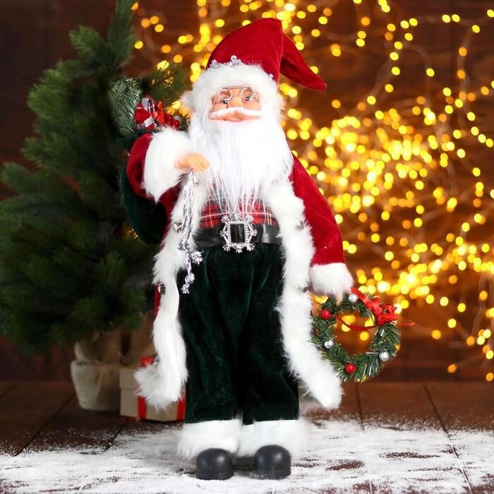 Дед Мороз "В красной шубке с новогодним венком" 24х45 см от компании Интернет-гипермаркет «MOLL» - фото 1