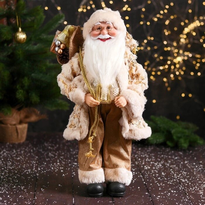 Дед Мороз "В пушистой шубе, колпачке, с подарком" 47 см, бело-золотой от компании Интернет-гипермаркет «MOLL» - фото 1
