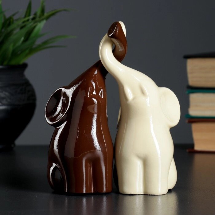 Фигура "Пара слонов" молочный+шоколад глянец 7х12х15см от компании Интернет-гипермаркет «MOLL» - фото 1