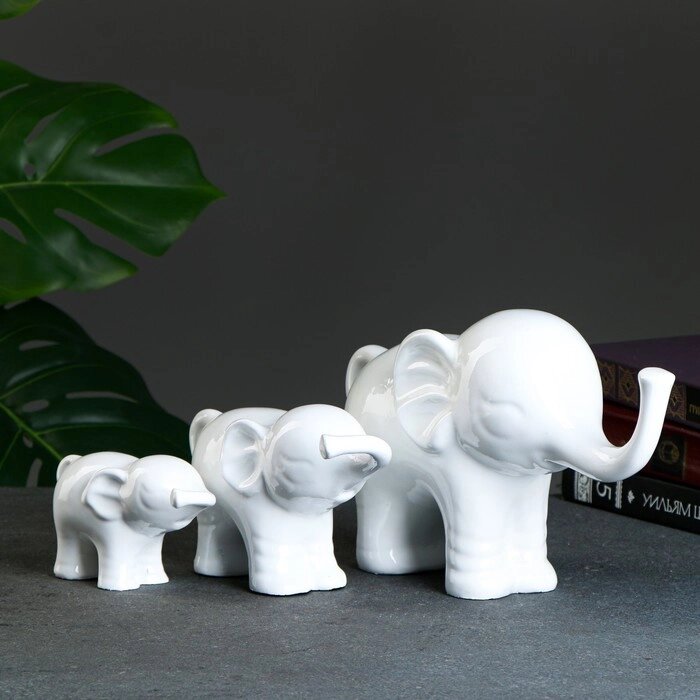 Фигура "Семья слонов" набор белый 30х20х13см от компании Интернет-гипермаркет «MOLL» - фото 1