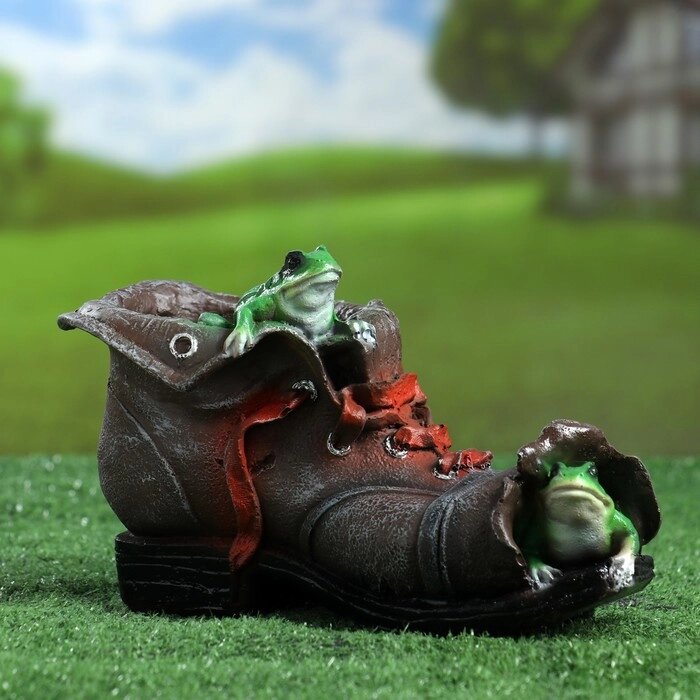 Фигурное кашпо "Ботинок с лягушками" 15х24см от компании Интернет-гипермаркет «MOLL» - фото 1