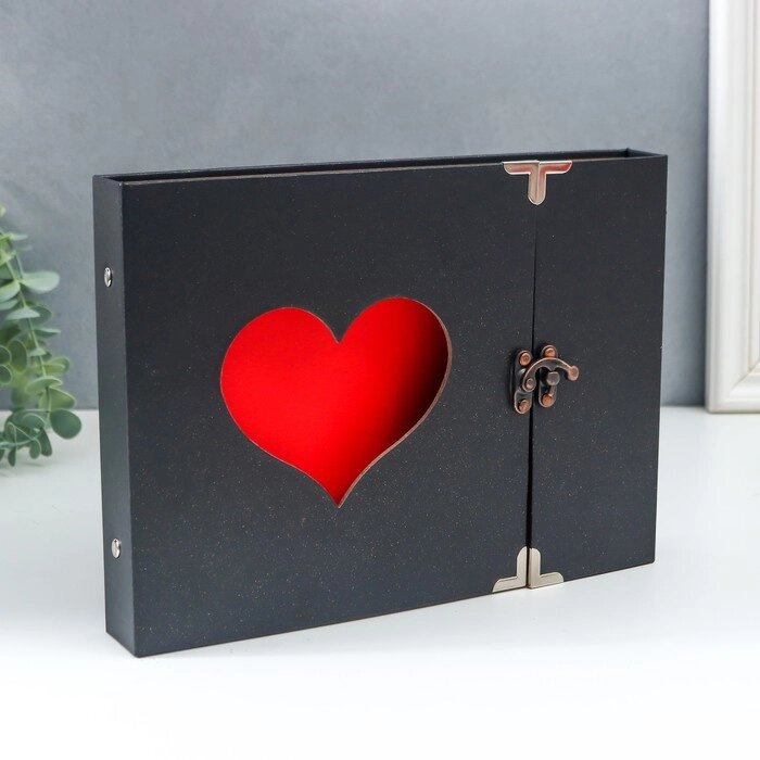 Фотоальбом 30 листов "Красное сердце на чёрном" 19,5х26,5 см от компании Интернет-гипермаркет «MOLL» - фото 1