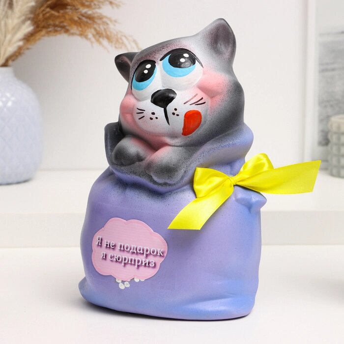 Копилка "Кот в мешке - Я не подарок, я сюрприз" серый с фиолетовым, 22см от компании Интернет-гипермаркет «MOLL» - фото 1