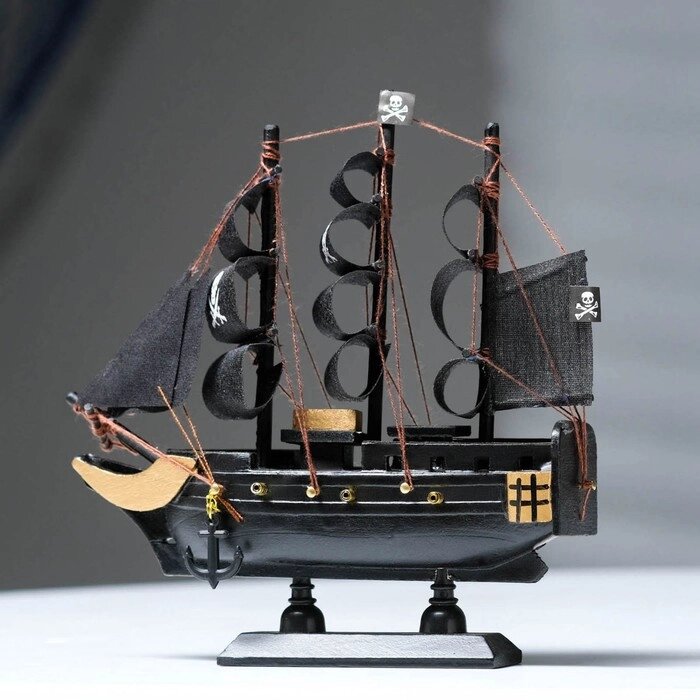 Корабль пиратский шестипушечный "Гангут", черные паруса,16х4х15.5см от компании Интернет-гипермаркет «MOLL» - фото 1