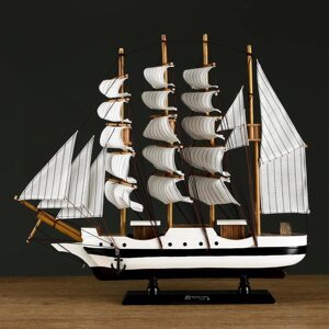 Корабль сувенирный средний "Трёхмачтовый", борта белые с чёрной полосой, паруса белые, микс, 41 х 37 х 8 см