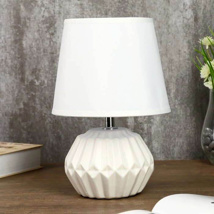 Лампа настольная "Фавия" 1х40Вт Е14 белый 20х20х28 см. от компании Интернет-гипермаркет «MOLL» - фото 1