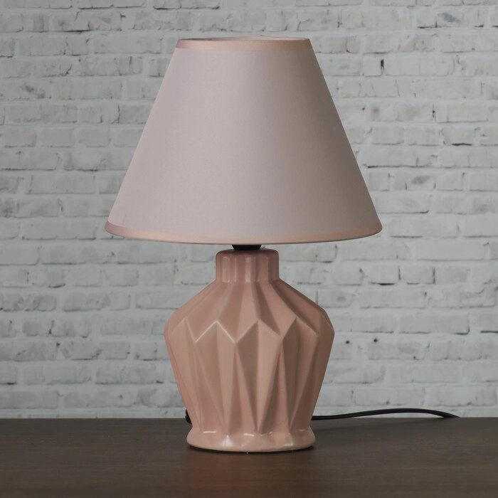 Лампа настольная "Грани" 1х25Вт E14 розовый 20х20х30см от компании Интернет-гипермаркет «MOLL» - фото 1