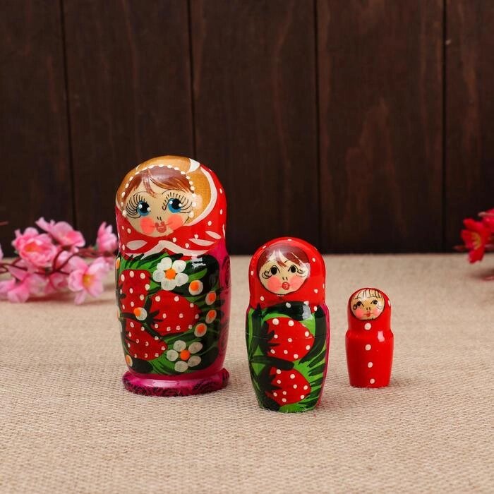Матрёшка 3-х кукольная "Катя" ягоды, 11см, ручная роспись. от компании Интернет-гипермаркет «MOLL» - фото 1
