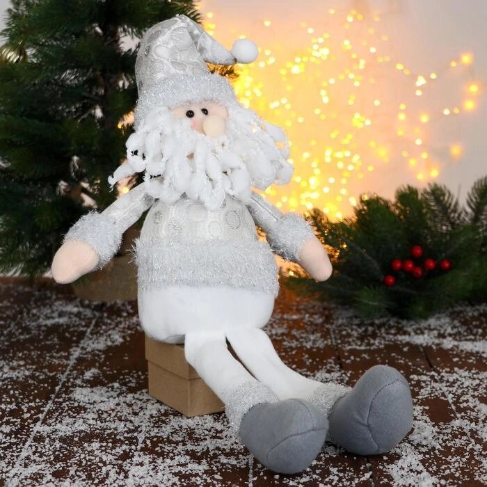 Мягкая игрушка "Дед Мороз в шапочке с кружочками-длинные ножки" 15х45 см, серебро от компании Интернет-гипермаркет «MOLL» - фото 1