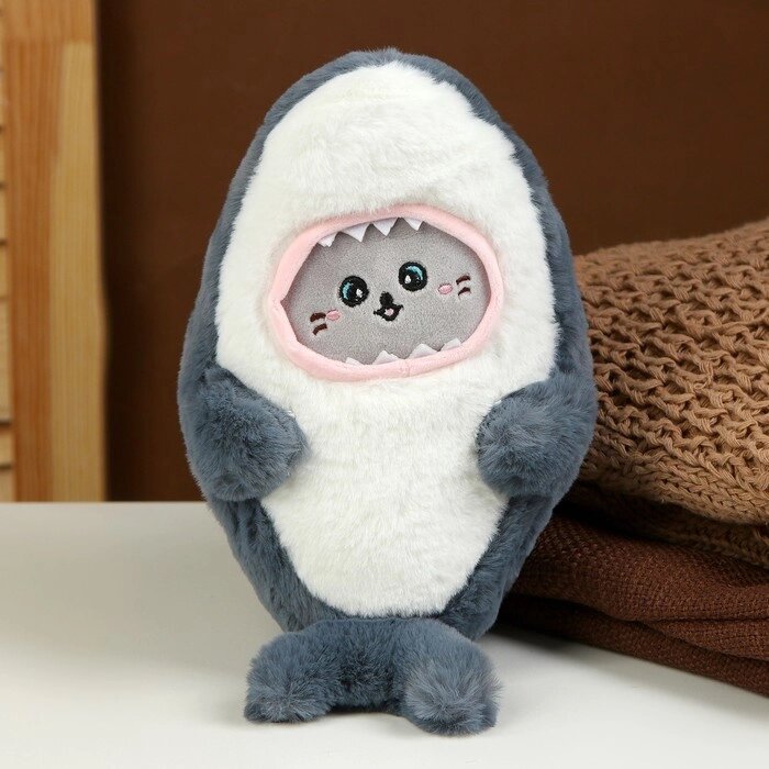 Мягкая игрушка "Кот" в костюме акулы, 25 см, цвет серый от компании Интернет-гипермаркет «MOLL» - фото 1