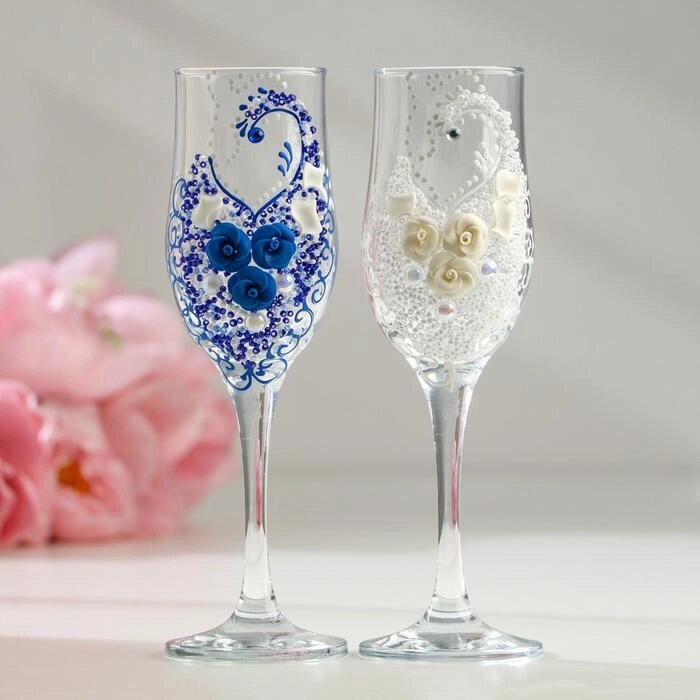 Набор свадебных бокалов "Шик", с розочками, сине - белый от компании Интернет-гипермаркет «MOLL» - фото 1