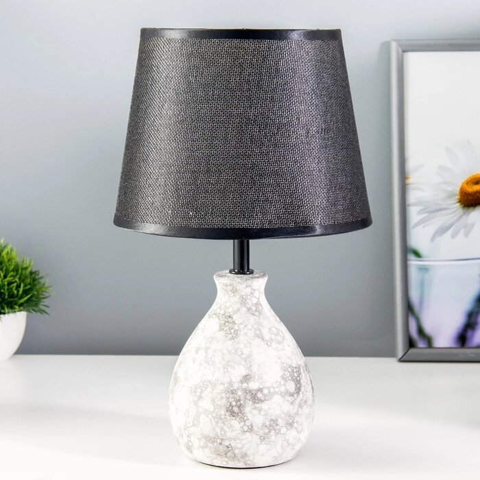 Настольная лампа "Адара" Е14 40Вт серый 20х20х33см от компании Интернет-гипермаркет «MOLL» - фото 1