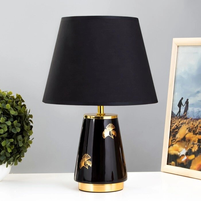 Настольная лампа Алира E14 40Вт черно-золотой 24х24х36 см от компании Интернет-гипермаркет «MOLL» - фото 1