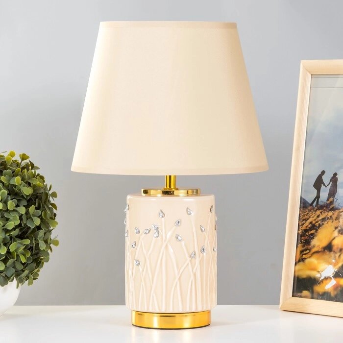 Настольная лампа Амелия E14 40Вт бежево-золотой 24х24х37 см от компании Интернет-гипермаркет «MOLL» - фото 1
