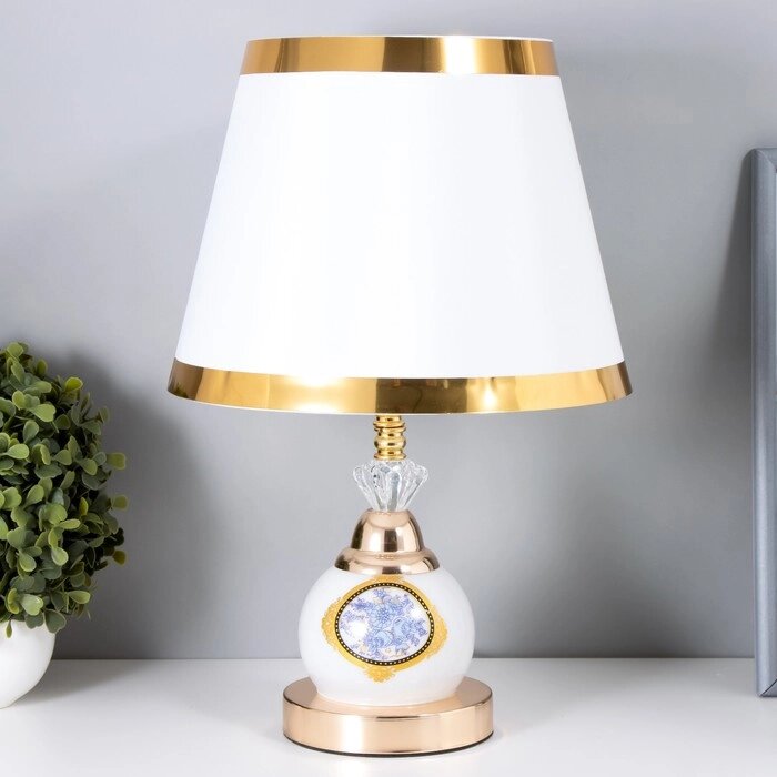 Настольная лампа Доминика E27 40Вт бело-золотой 25х25х36 см от компании Интернет-гипермаркет «MOLL» - фото 1