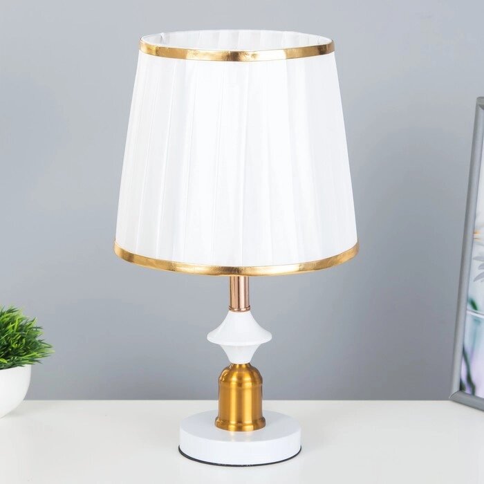 Настольная лампа "Фелиция" Е27 40Вт бело-золотой 23х23х39 см от компании Интернет-гипермаркет «MOLL» - фото 1