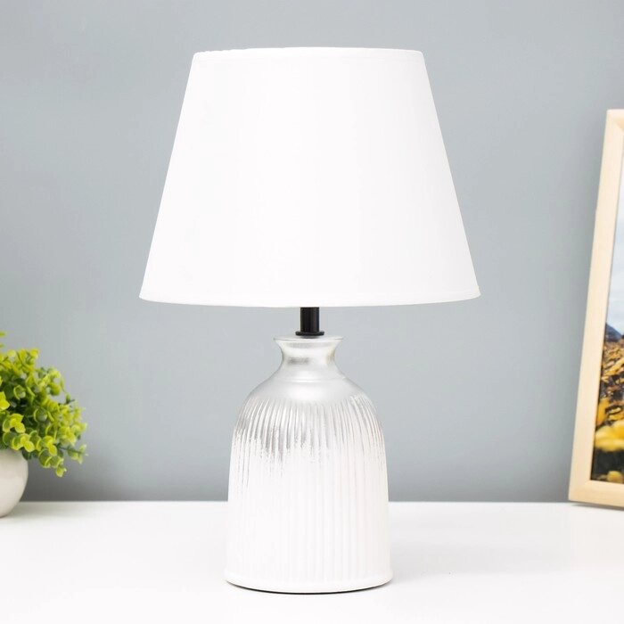 Настольная лампа "Ганна" Е14 40Вт белый 22,5х22,5х34см от компании Интернет-гипермаркет «MOLL» - фото 1