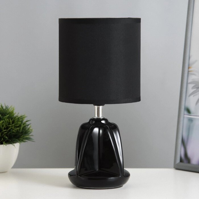 Настольная лампа "Лаура" Е14 40Вт чёрный 13х13х25 см от компании Интернет-гипермаркет «MOLL» - фото 1