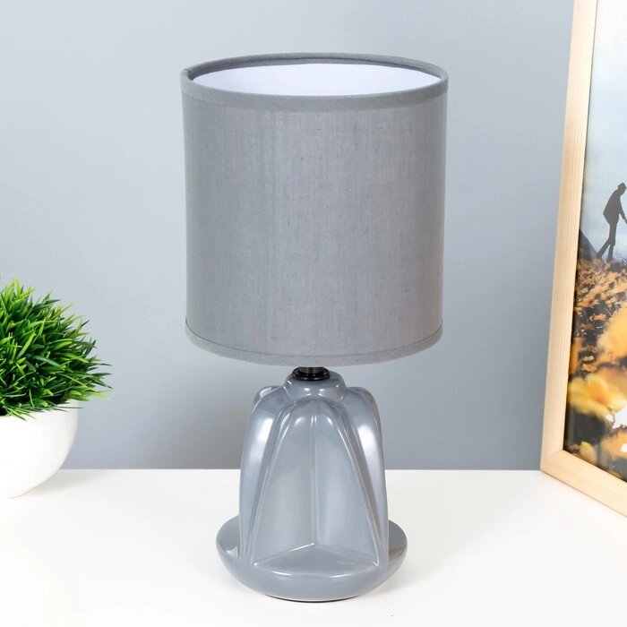 Настольная лампа "Лаура" Е14 40Вт серый 13х13х26,5 см от компании Интернет-гипермаркет «MOLL» - фото 1