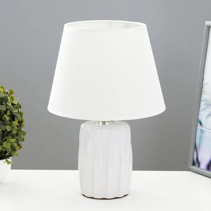 Настольная лампа "Лиана" Е27 40Вт Белый 23х23х34 см от компании Интернет-гипермаркет «MOLL» - фото 1