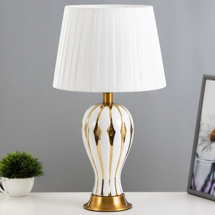 Настольная лампа "Лоренза" Е27 40Вт бело-золотой 28х28х51 см от компании Интернет-гипермаркет «MOLL» - фото 1
