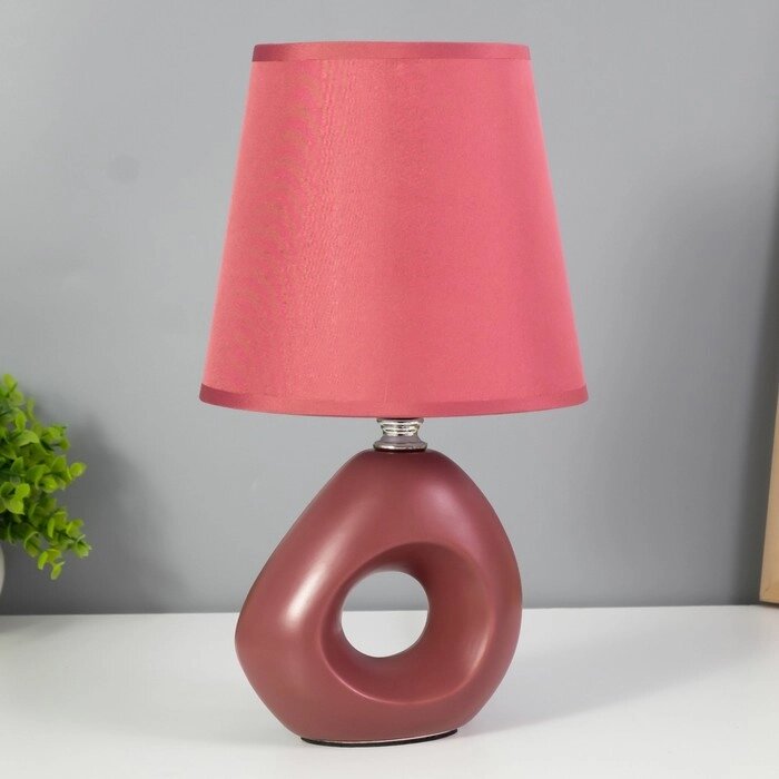 Настольная лампа "Окра" E14 40Вт бордовый 15х15х28 см от компании Интернет-гипермаркет «MOLL» - фото 1