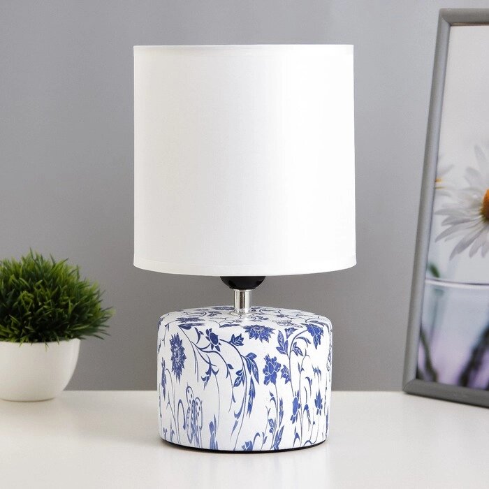 Настольная лампа "Сафари К" Е14 40Вт бело-фиолетовый 12,5х12,5х29 см от компании Интернет-гипермаркет «MOLL» - фото 1