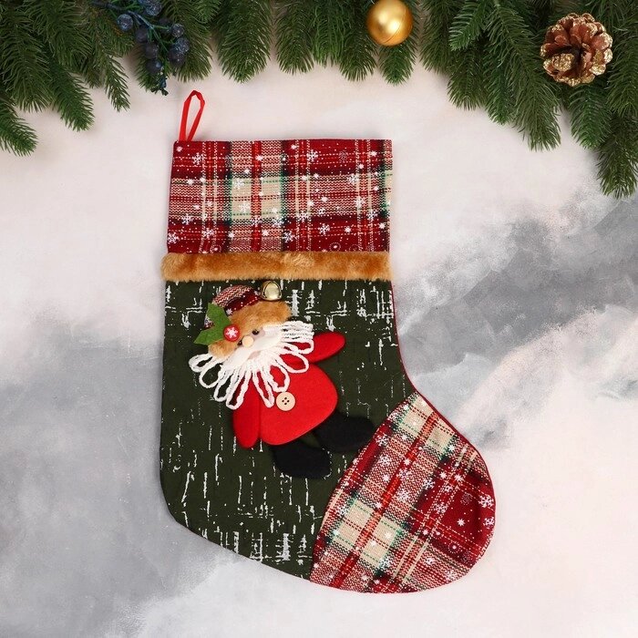 Носок для подарков "Дед Мороз, клетка" 26х36 см, красно-зелёный от компании Интернет-гипермаркет «MOLL» - фото 1