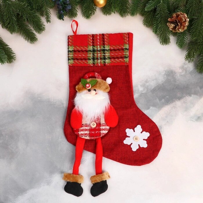 Носок для подарков "Дед Мороз с длинными ножками, снежинка" 26х39 см, красный от компании Интернет-гипермаркет «MOLL» - фото 1