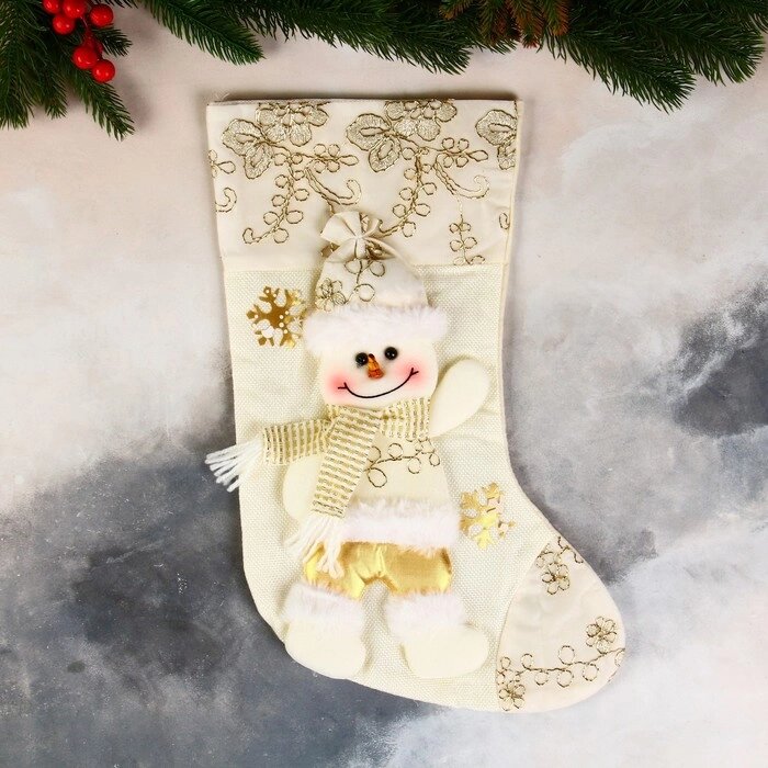 Носок для подарков "Снеговик в шарфике, цветочный орнамент" 24х37 см, золото от компании Интернет-гипермаркет «MOLL» - фото 1
