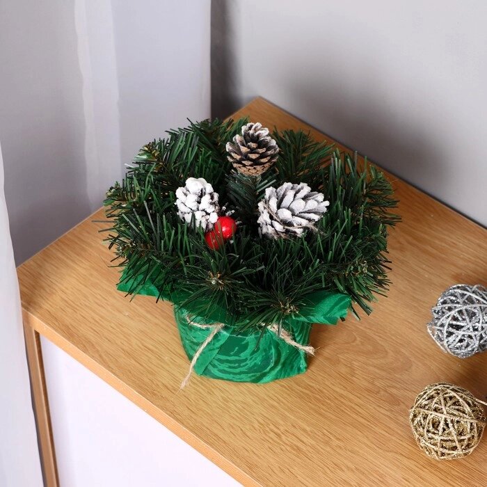 Новогодняя композиция "Рождевственская" шишки снег+ягоды 20 см от компании Интернет-гипермаркет «MOLL» - фото 1
