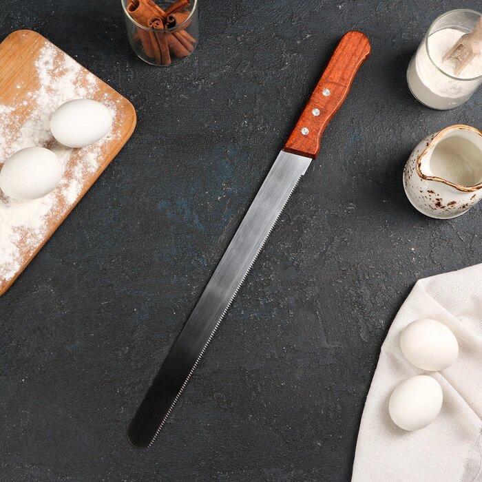Нож для бисквита мелкие зубцы, рабочая поверхность 30 см, деревянная ручка от компании Интернет-гипермаркет «MOLL» - фото 1