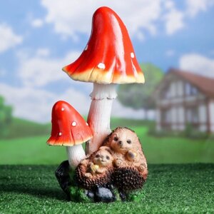 Садовая фигура "Ежи под грибами" 15*16*31 см