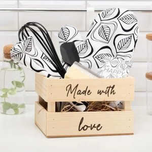 Набор подарочный Made with love: полотенце, варежка-прихватка, кухонная лопатка, венчик, губка